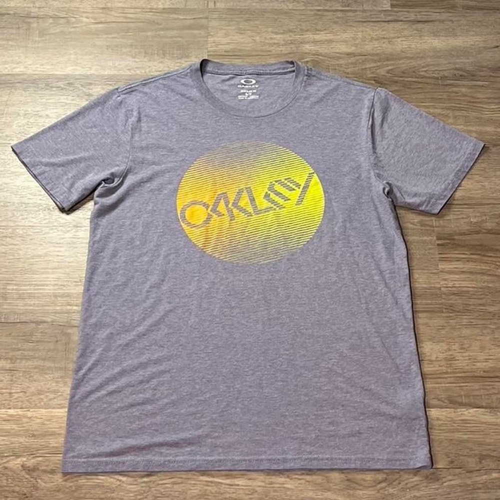 Oakley‎  Grey Center Graphic Classic Sportswear Shirt size small